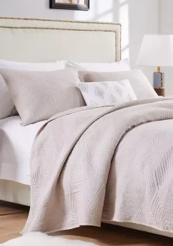 Barefoot Bungalow Parker Quilt and Pillow Sham Set