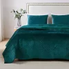 Greenland Home Fashions Barefoot Bungalow Riviera Velvet Quilt And Pillow Sham Set - 2-Piece - Twin-XL 68x88", Teal